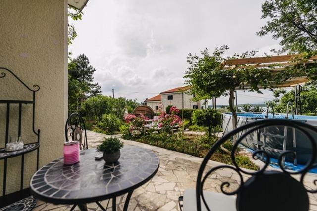 Villa Sarah Klimno Exterior photo